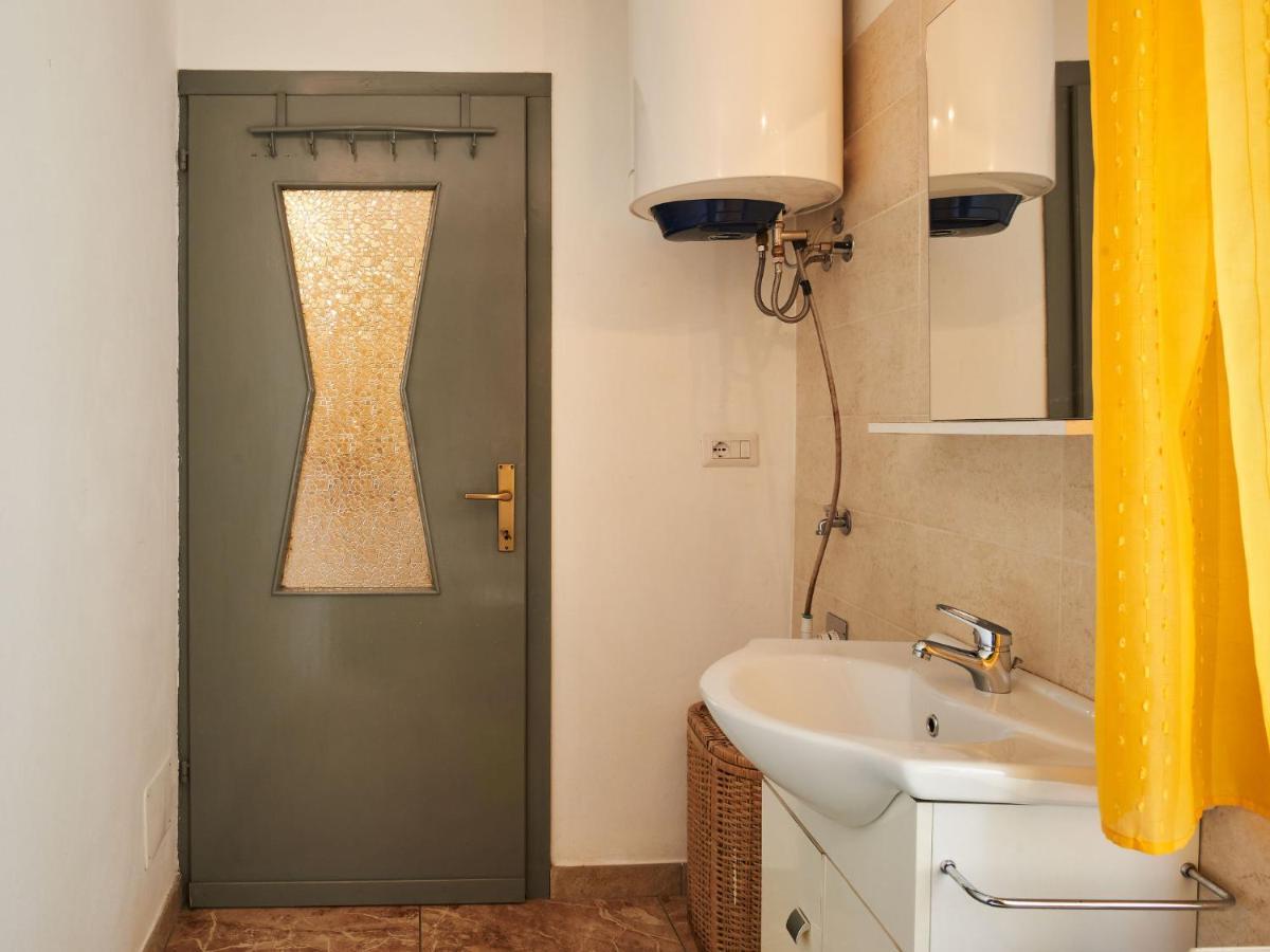 Apartment Casa Del Pergulin - Lmz325 By Interhome Verceia Bagian luar foto