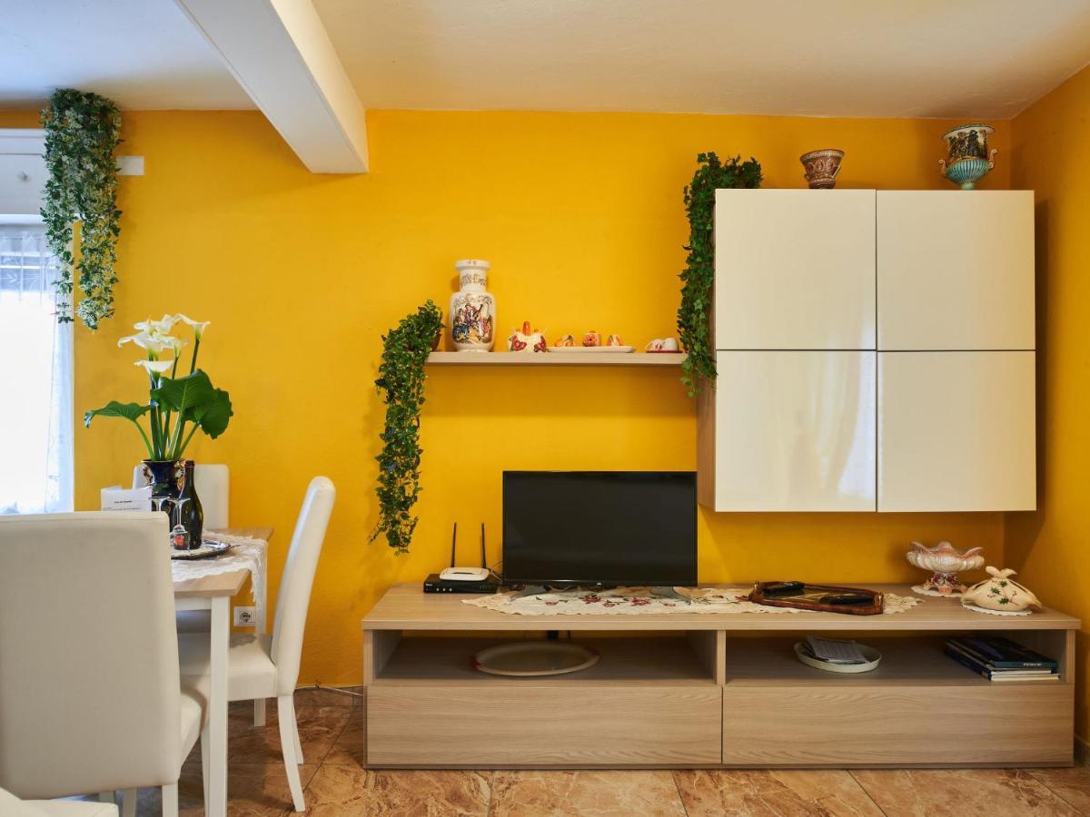 Apartment Casa Del Pergulin - Lmz325 By Interhome Verceia Bagian luar foto