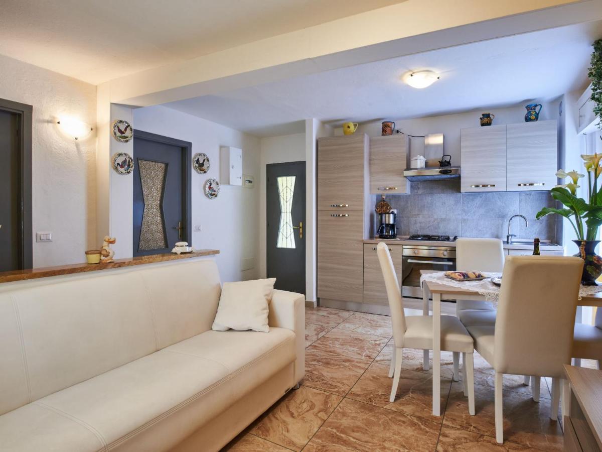 Apartment Casa Del Pergulin - Lmz325 By Interhome Verceia Bagian luar foto